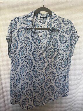 Market & Spruce Blue Paisley Split Neck Blouse - Medium